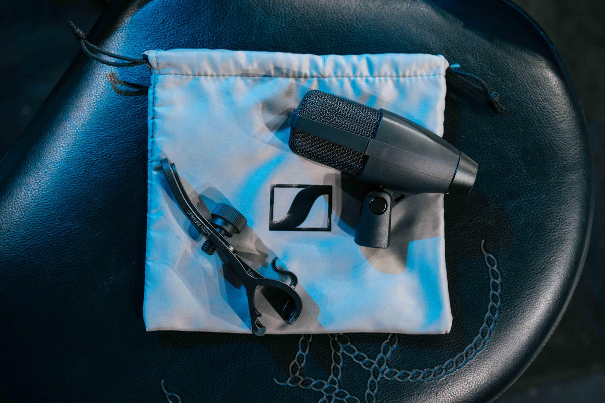 Sennheiser MD 421 Kompakt Multipurpose Dynamic Cardioid Microphone + MZH Drum Clamp alternate product view 6 — Slide 6 of 6
