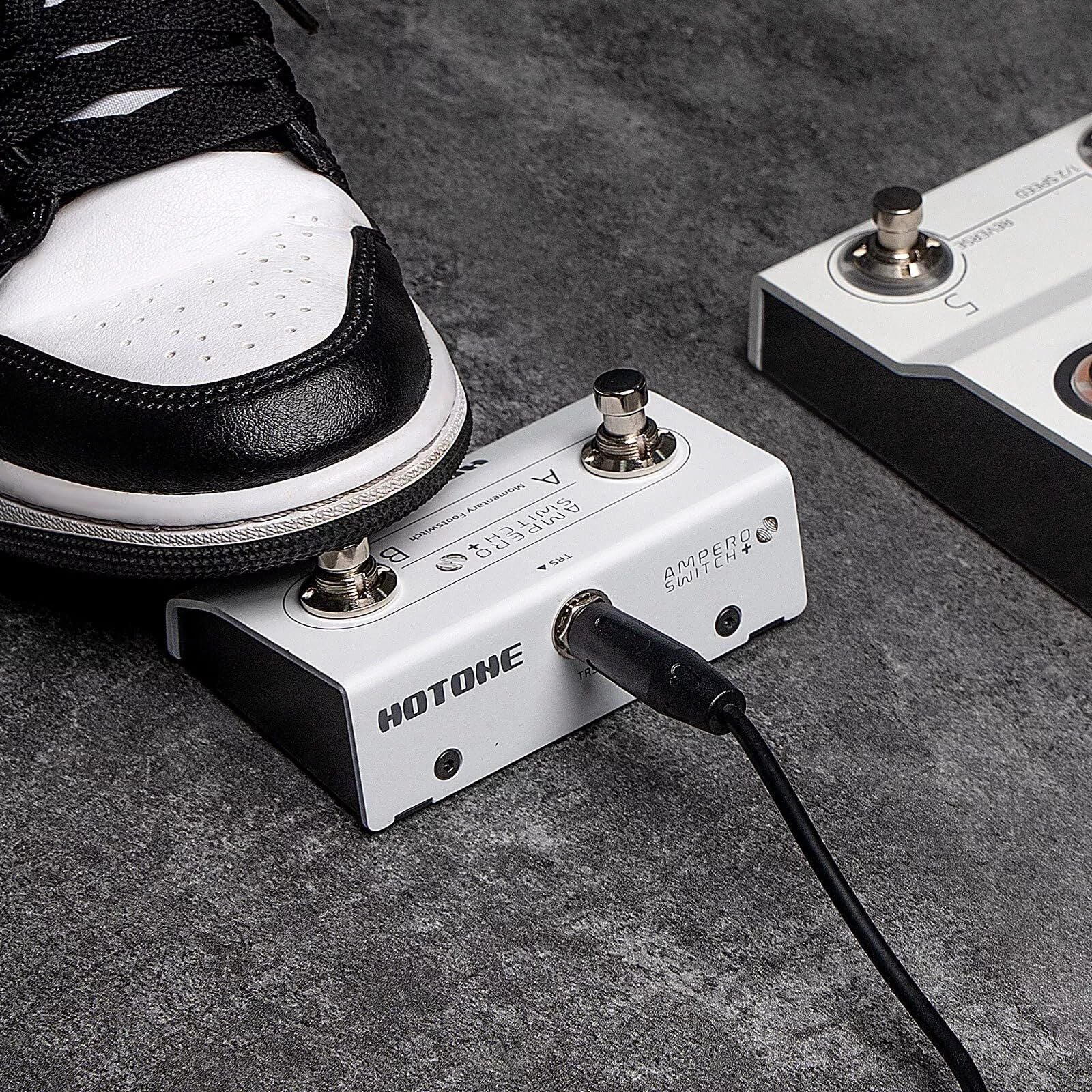 Hotone Ampero Switch+ FS-2 Dual Foot Switch — Slide 7 of 7
