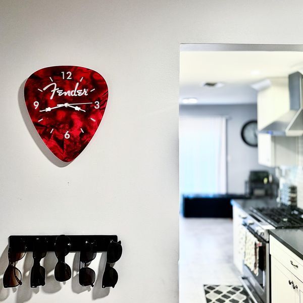 P Pluginz Fender Guitar Pick Wall Clock (Red)